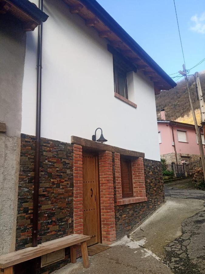 Casa Rural Gueilones, Parque Natural De Ponga Sobrefoz Exterior photo